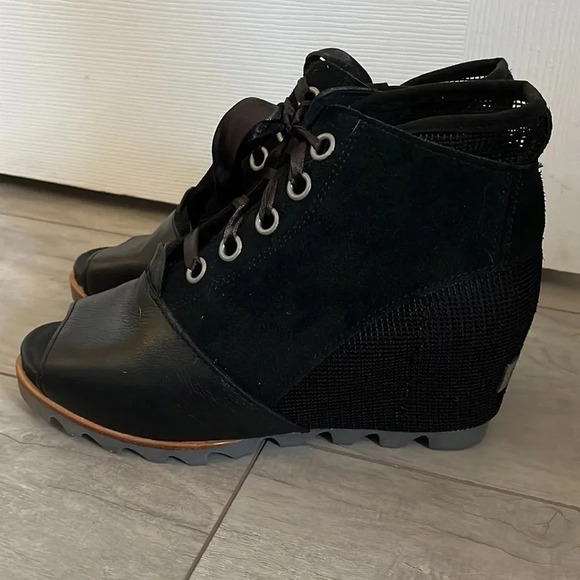 NWOT SOREL Leather Joanie Mesh Wedge Booties, Size 9 - Picture 4 of 11